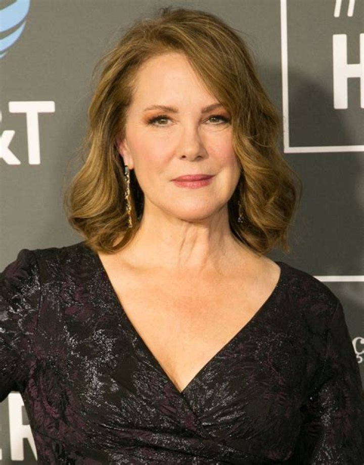 Elizabeth Perkins